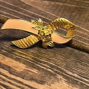 Avon Breast‎ Cancer pin